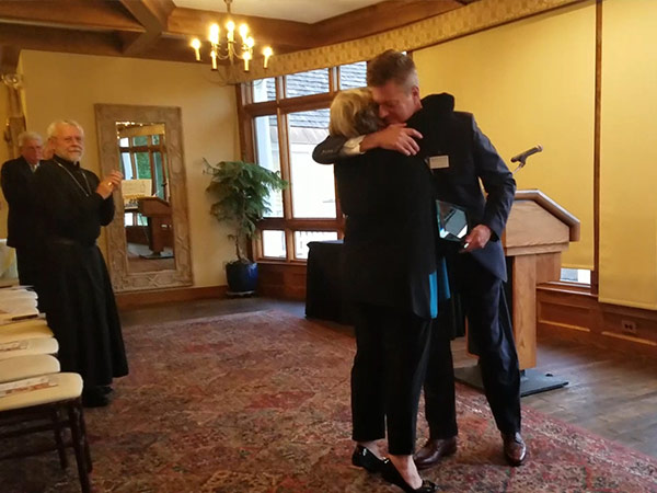 Carolyn Benthien, recipient of the Guardian Angel Award, hugs CCNH President and CEO Tom Blonski at the 2018 Annual Meeting.